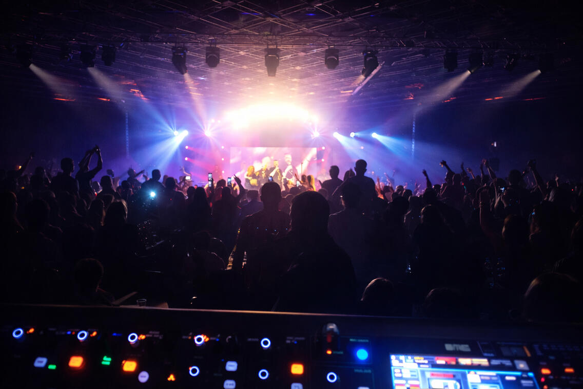 Ηχοληψία / live band sound / line array adamson